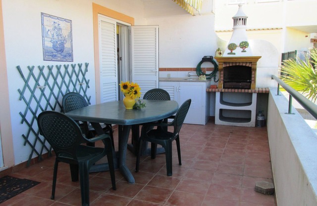Peaceful holidays, large terrace, spacious apartment close to beaches