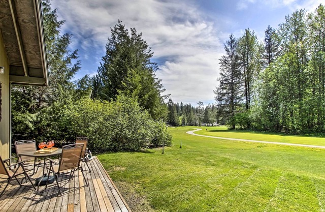 Peaceful Hoodsport Home: Lake Access & Forest View