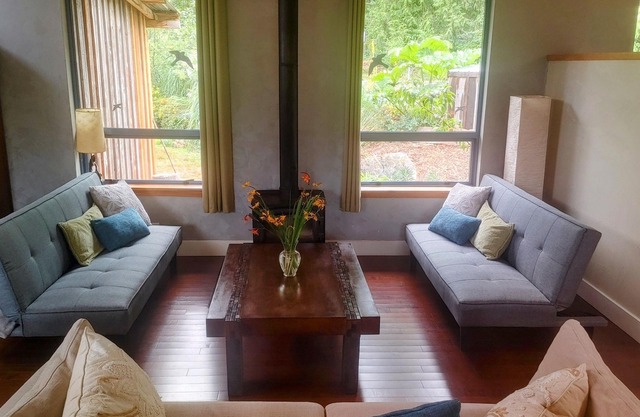Peaceful Island-style garden filled acreage