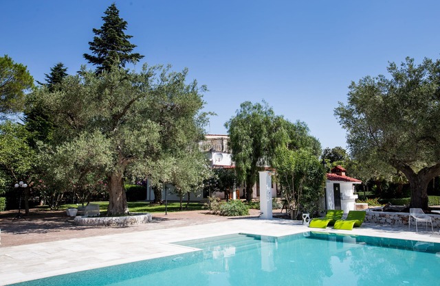 Peaceful luxury stay in Puglia with salt-water pool. Children and pet friendly.