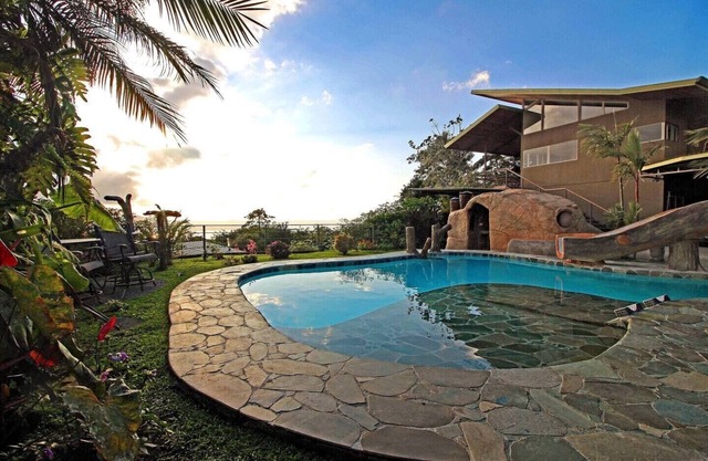 Peaceful Jungle Oasis with Views of Lake Arenal, Arenal Volcano, and Sunsets!