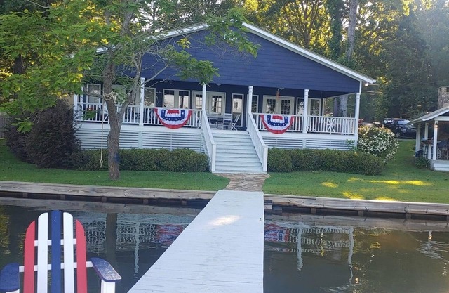 Peaceful lake house with private boat ramp and 2 docks