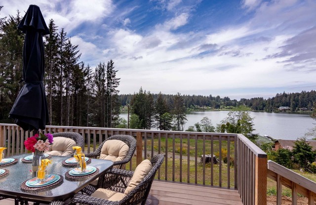 Peaceful Lake Retreat with Stunning Views! Pet Friendly, Walk to Siltcoos Lake, Relaxing Deck w/BBQ