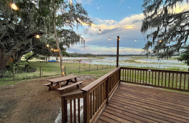 Peaceful Lake Home
