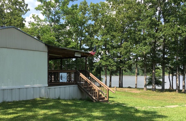 Peaceful lakefront house