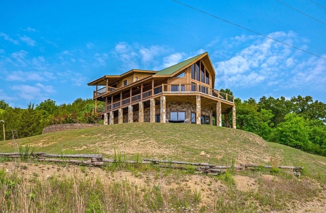Peaceful Lakefront Cabin with Stunning Mountain Views, Rec Room on Douglas Lake