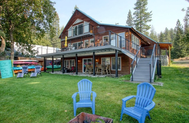 Peaceful Lakeside Home Perfect for Family Fun