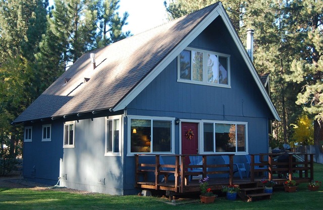 Peaceful little chalet tucked in to the Highland Woods