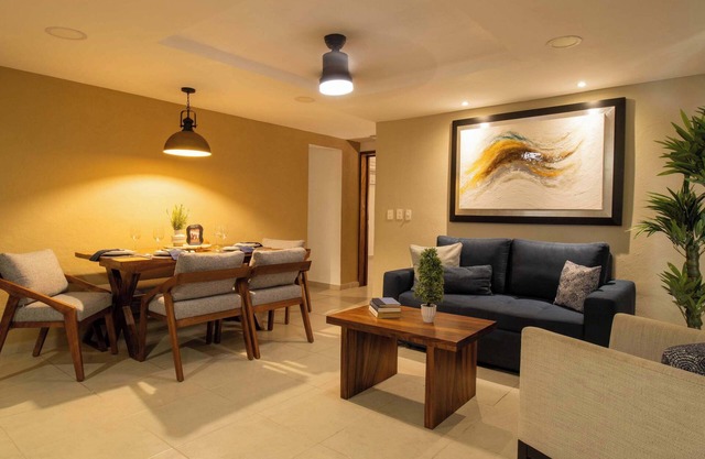 Peaceful Low Level Hideaway - 15min from Beach