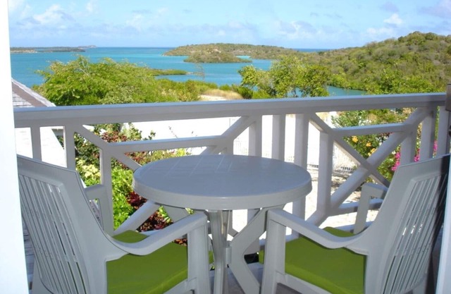 Peaceful Luxury 2 Double Bedroom Villa With large private pool and its own dock