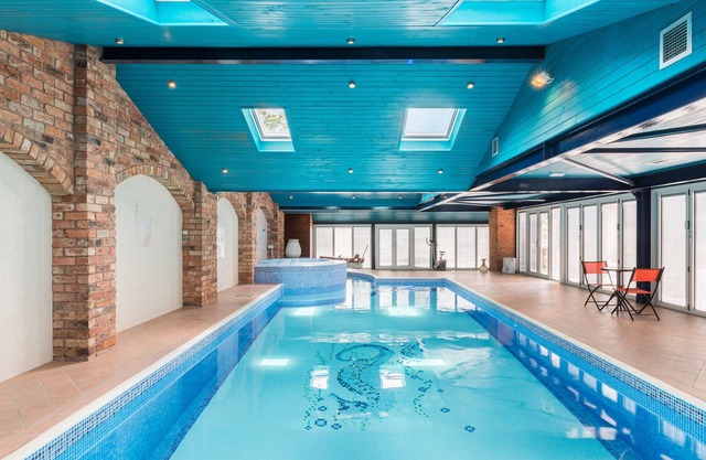 Peaceful, luxury glamping experience with a Swimming Pool, Jacuzzi and Sauna!