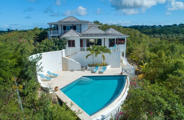Peaceful Luxury Villa, Large Pool, Stunning Sea Views & Private Dock