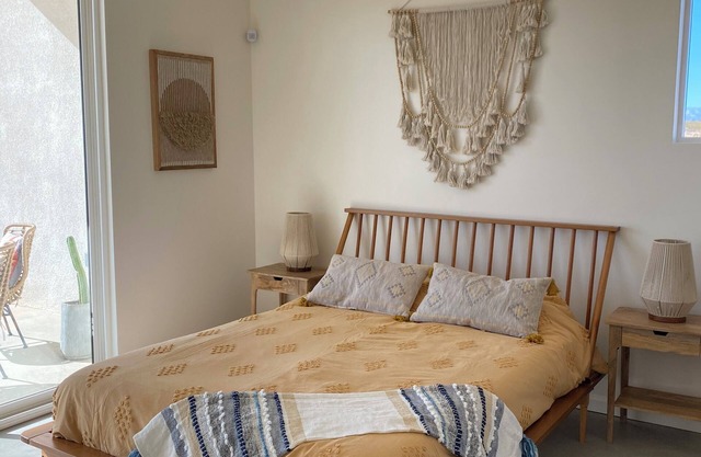 Peaceful, modern retreat with unobstructed views and incredible stargazing!