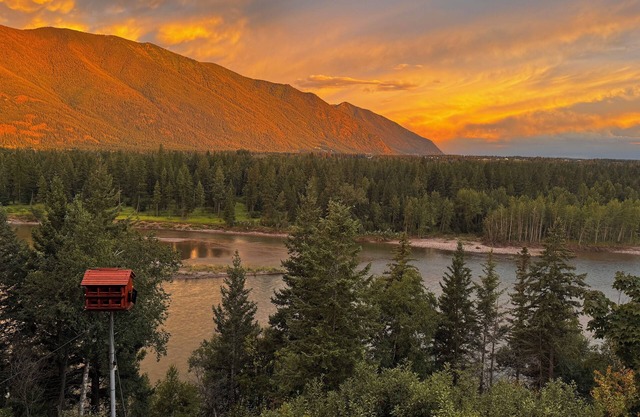 Peaceful Mountain & Flathead River View home near Glacier NP