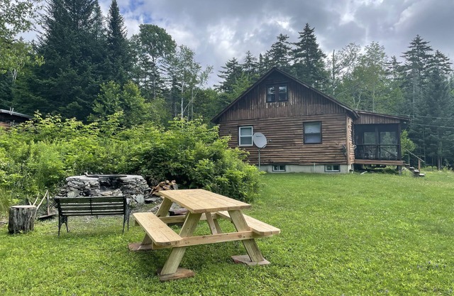 Peaceful Mountain Cabin in Granville, Vermont. Pet friendly.