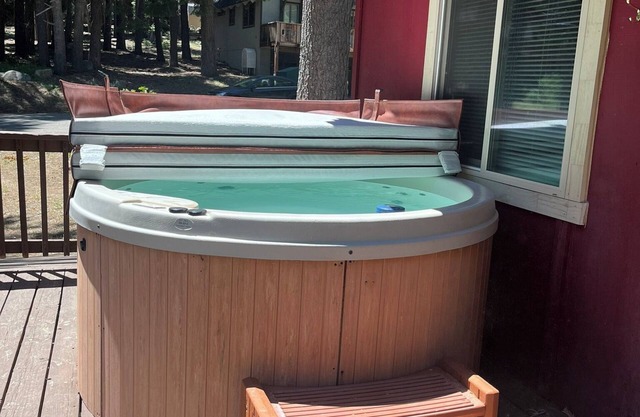 Peaceful near golf, hiking, Tahoe Paradise Park Play in Tahoe-Dog Friendly