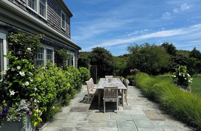 Peaceful Oasis: 5-Bedroom Home. Saltwater Pool, Hot Tub, and Attached Apartmentn