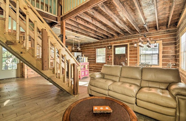 Peaceful Pet-Friendly Cabin on Nueces River!