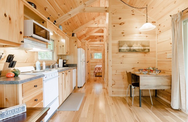 Peaceful, private & serene cabin near wineries, TIEC & outdoor activities