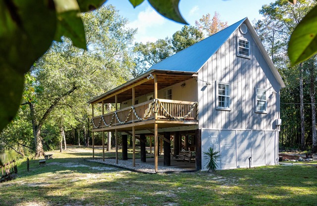 Peaceful Private Waterfront Cabin