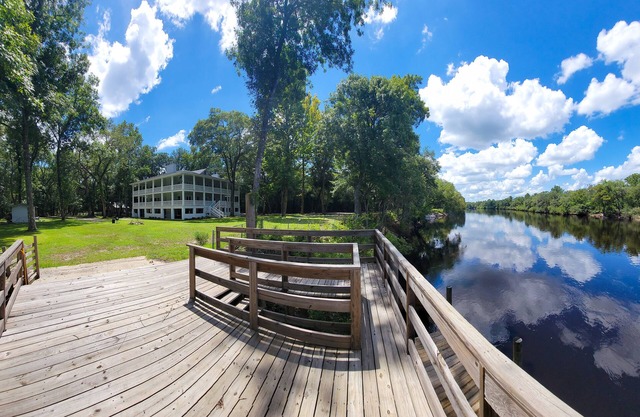 Peaceful property on the historic Suwannee River.