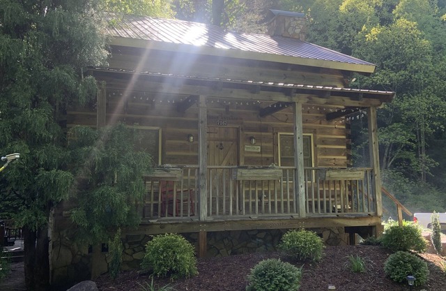Peaceful Real Log Cabin Rushing Trout Stream Brand New Jacuzzi Hot Tub