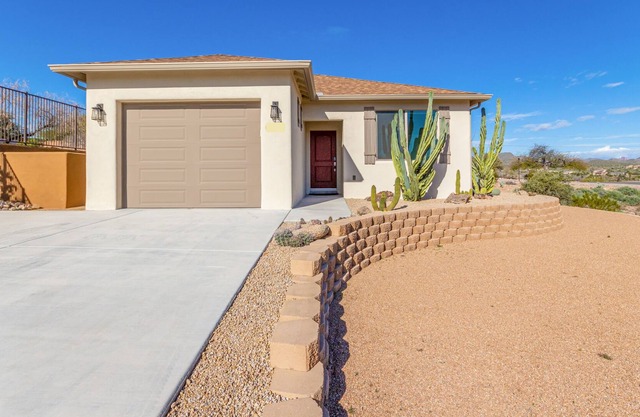 Peaceful Retreat, Beautiful Newer Home in Queen Valley w / Incredible Mtn Views