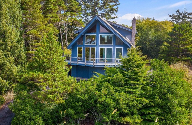 Peaceful Retreat w/View, Steps to Beach and Dog Friendly