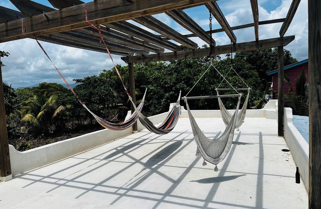 Peaceful Rooftop Pergola One Block from the Beach