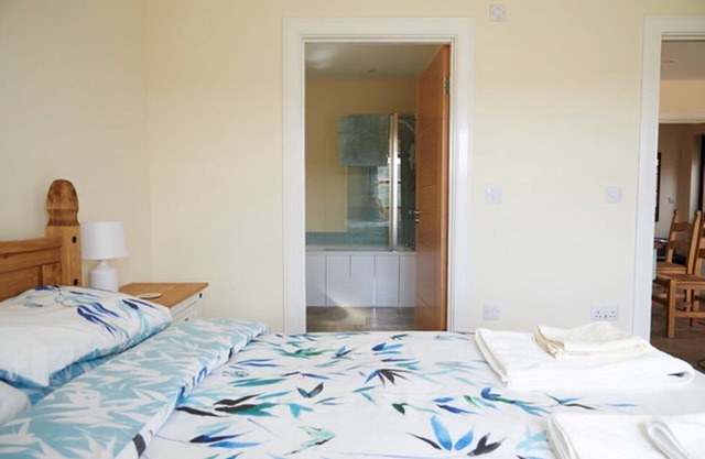 Peaceful rural dog friendly retreat with amazing views
