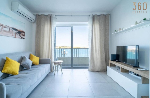 Peaceful Seafront 3BR Apt with Balcony!