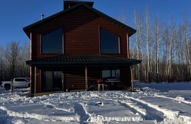 Peaceful secluded cabin w/firepit and great hiking trails