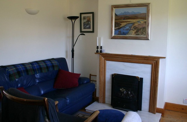 Peaceful Secluded Garden Cottage is near to beach, rail, bus and bustley town.