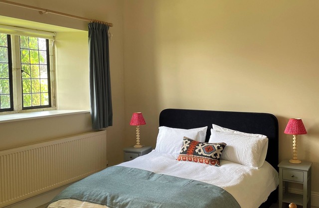 Peaceful Studio in the middle of the Cotswold Countryside. Perfect Getaway.