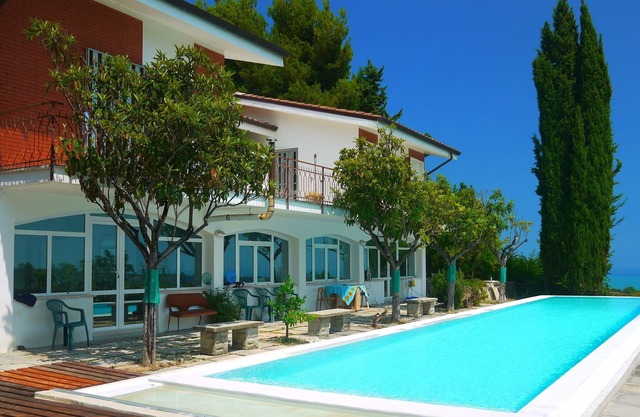 Peaceful, stunning views. Great for relaxing or a base for exploring.