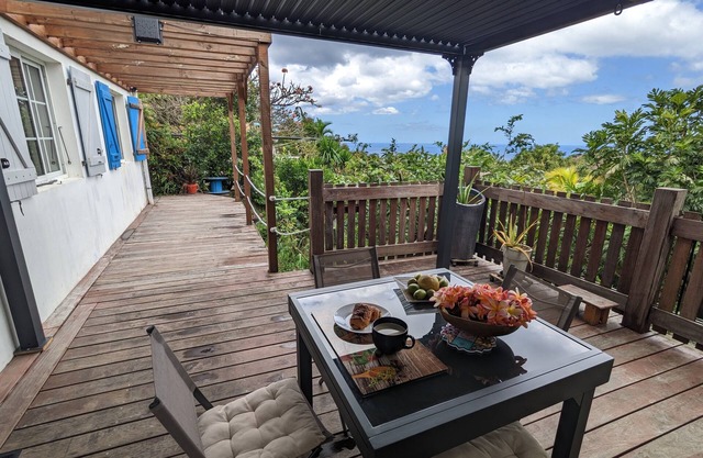 Peaceful villa with garden, 5 minutes from the beach and downtown Carbet