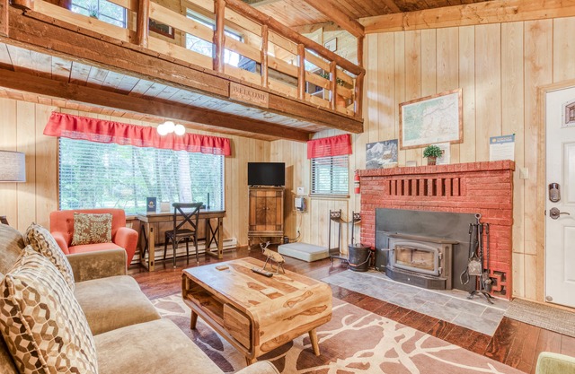 Peaceful waterfront cabin with woodstove, spacious deck, & grill - dog friendly