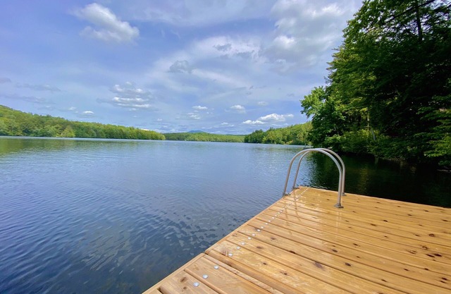 Peaceful waterfront getaway full of attractions year round!
