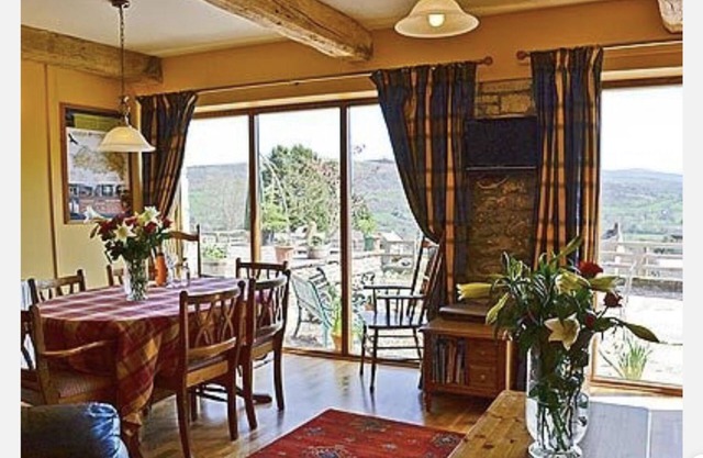 Peacock Cottage, Pet Friendly, Black Mountain Range, nestled on Brecon Beacons