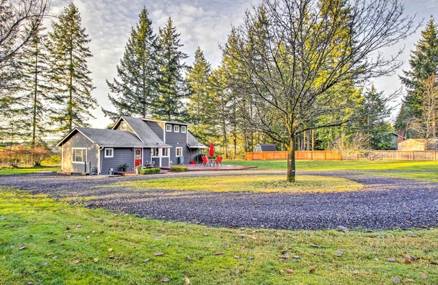 Peacock Hill Retreat on 1 Acre, 1 Mi to Harbor