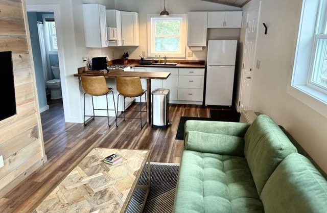Peaks Perch Near Loon: King Bed, Kitchen, AC