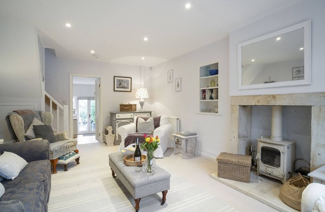 Pearl Cottage, Cotswold Cottage sleeping 5 people in 3 bedrooms