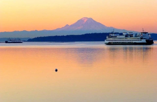 Pearl's Beach House - Point White/Lynwood, No-Bank waterfront, Mt. Rainier View