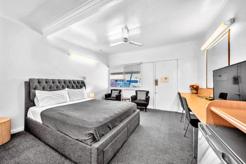 Pearly Shell Motel