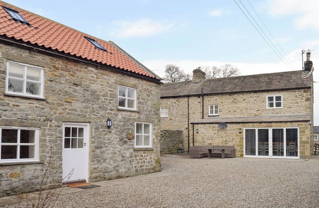 Peartree Cottage & Granary