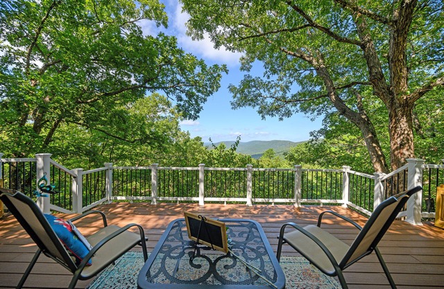 Peckerwood Knob Sunset Cabin; Mountaintop seclusion in SE Oklahoma; Great View