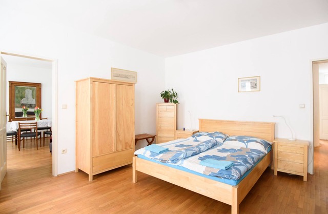 Pedestrian zone in the city center, spacious and family-friendly apartment