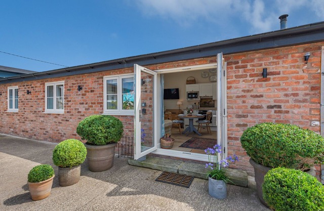 Peel Hall Retreat - One Bedroom House, Sleeps 2