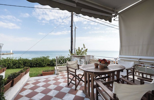 Pefkohori Blue View by Luxlikehome
