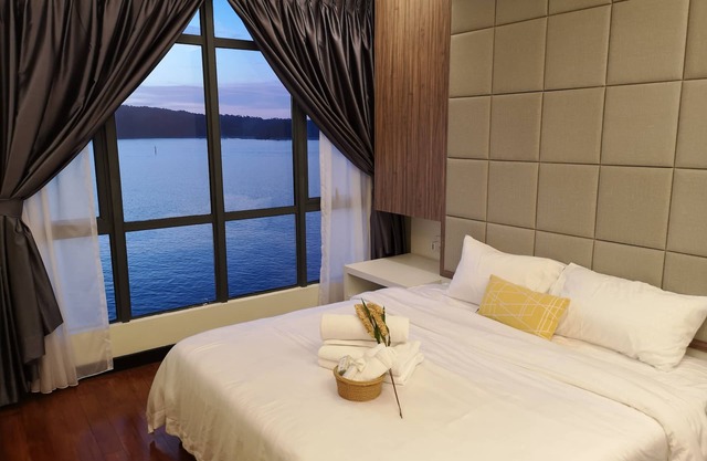 Pelagos Suites. Sunset Seaview with infinity pools 4B3R LUXURY 10PAX